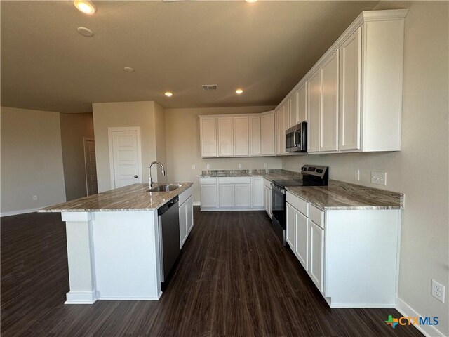 unfurnished bedroom featuring visible vents, baseboards, a ceiling fan, and carpet flooring