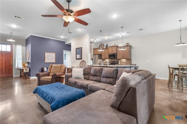 living area with visible vents, baseboards, recessed lighting, concrete flooring, and a ceiling fan