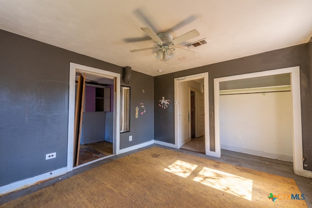 unfurnished bedroom featuring ceiling fan and a closet