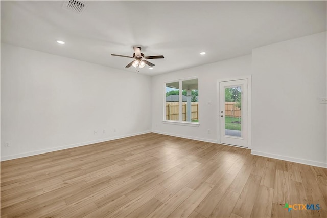 empty room featuring light wood-style flooring, baseboards, visible vents, recessed lighting, and a ceiling fan