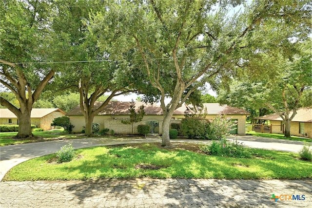 210 Oak Creek Cir, Luling, TX 78648 - view of front of house