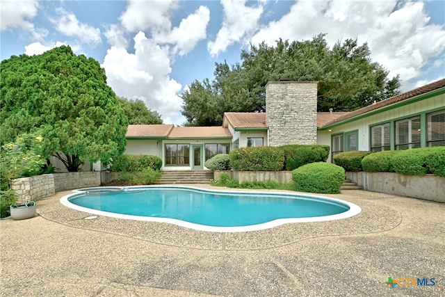 210 Oak Creek Cir, Luling, TX 78648 - outdoor pool featuring a patio