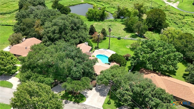 210 Oak Creek Cir, Luling, TX 78648 - aerial view of a large body of water and a pool