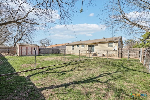 view of yard featuring an outdoor structure and a fenced backyard