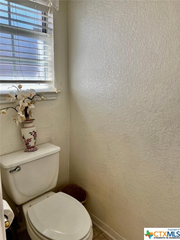 4305 Foster Ln, Killeen, TX 76549 - bathroom featuring toilet and a textured wall