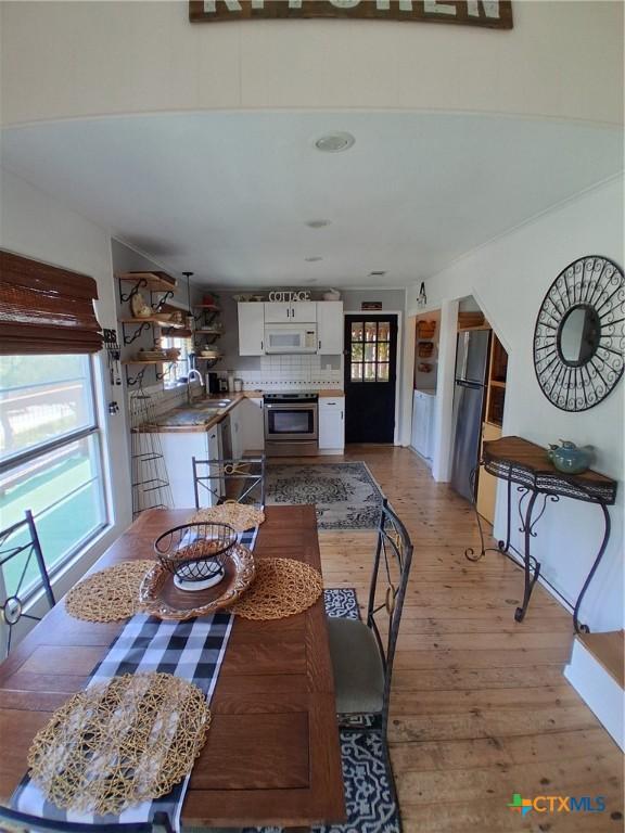 1837 Colleen Dr, Canyon Lake, TX 78133 - dining area featuring light wood-style floors