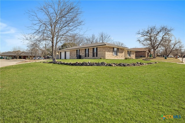 view of front of house with a front yard