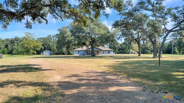 view of yard with a storage unit