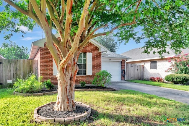 104 Majestic Ln, Victoria, TX 77904 - single story home featuring an attached garage, brick siding, and driveway