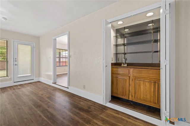 601 Pondview Dr, Killeen, TX 76542 - indoor wet bar featuring dark wood-style floors and recessed lighting