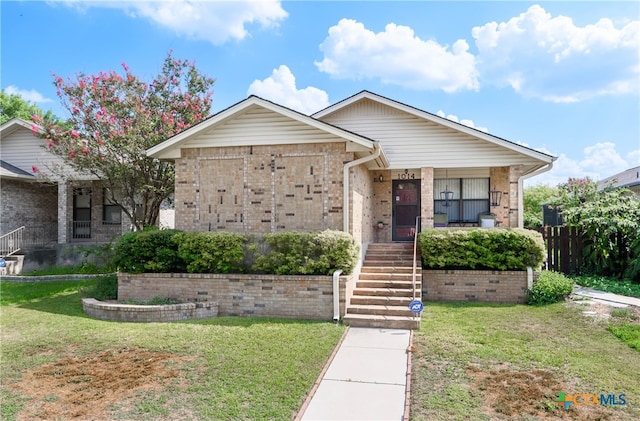 view of front facade with a front lawn and covered porch