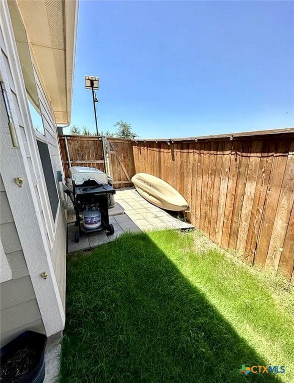 view of yard with a patio