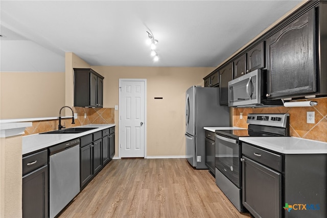 5300 Two Step Pl, Killeen, TX 76542 - kitchen featuring stainless steel appliances, light wood-type flooring, a sink, backsplash, and light countertops