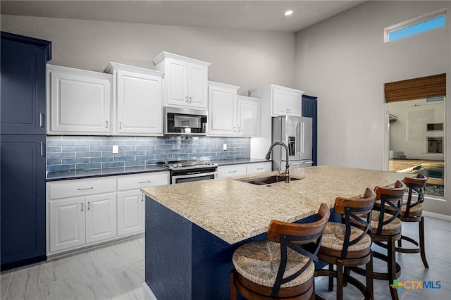 111 Western Oaks, New Braunfels, TX 78132 - kitchen featuring a kitchen island with sink, tasteful backsplash, appliances with stainless steel finishes, a sink, and a kitchen breakfast bar