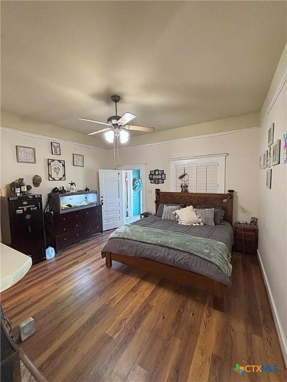 bedroom featuring wood finished floors, baseboards, and ceiling fan