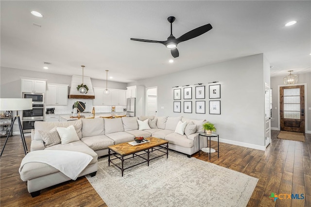 living area with dark wood-style floors, baseboards, a ceiling fan, and recessed lighting