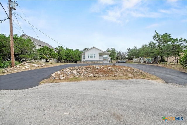 1110 Twin Deer Ln, Canyon Lake, TX 78133 - view of front of property featuring driveway