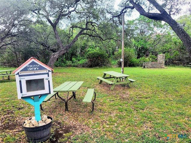 1110 Twin Deer Ln, Canyon Lake, TX 78133 - view of community with a lawn