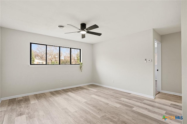 unfurnished room featuring light wood-type flooring and ceiling fan