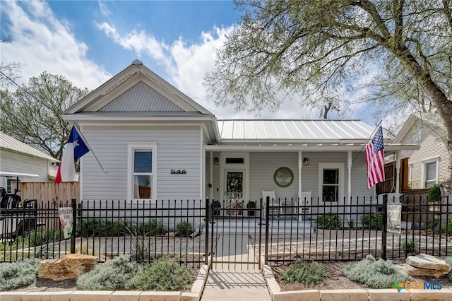 view of front of house featuring a porch