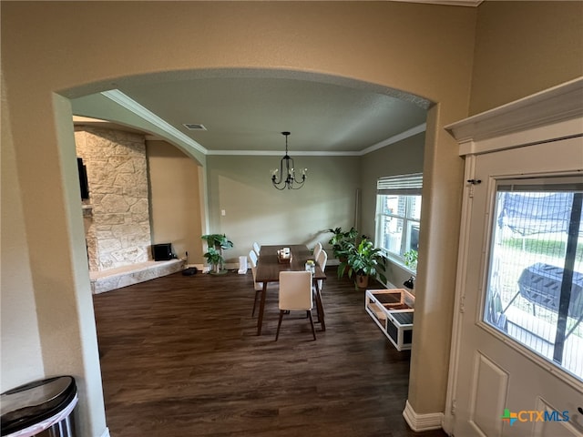 dining room featuring dark wood-type flooring, a chandelier, and crown molding