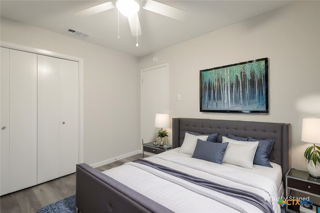 bedroom with hardwood / wood-style flooring, ceiling fan, and a closet