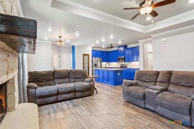 7516 Hardin Dr, Temple, TX 76502 - living room with a ceiling fan, crown molding, recessed lighting, a raised ceiling, and light wood-style floors