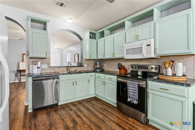 kitchen featuring appliances with stainless steel finishes, green cabinetry, ceiling fan, and sink