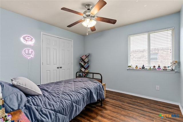 bedroom featuring dark hardwood / wood-style flooring, ceiling fan, and a closet