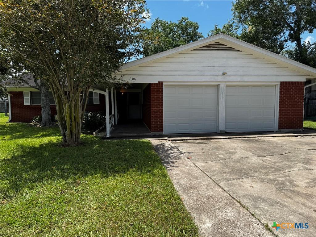 2307 E Airline Rd, Victoria, TX 77901 - ranch-style home with brick siding and a front lawn