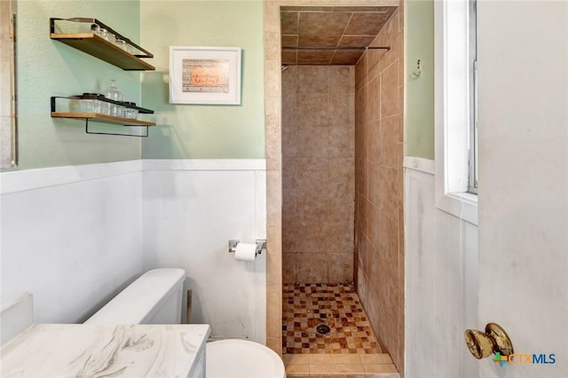 2307 E Airline Rd, Victoria, TX 77901 - bathroom with tiled shower and wainscoting