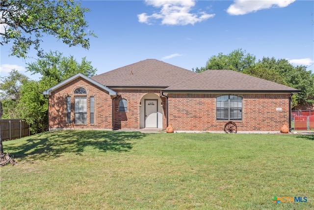 ranch-style home featuring a front yard