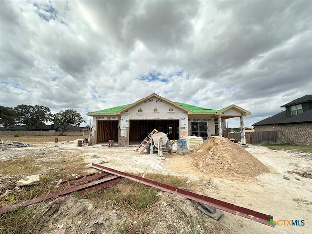 view of front facade featuring a garage