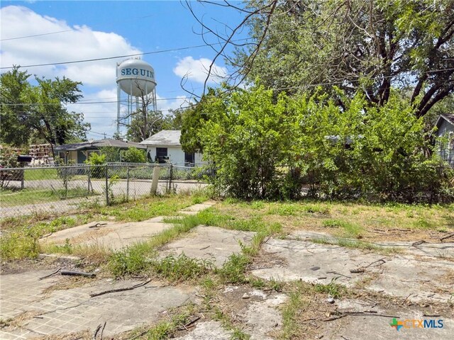 729 Schuessler St, Seguin, TX 78155