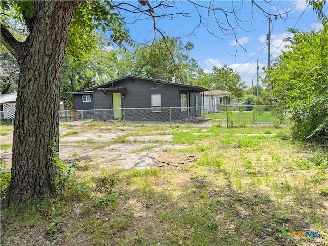 729 Schuessler St, Seguin, TX 78155