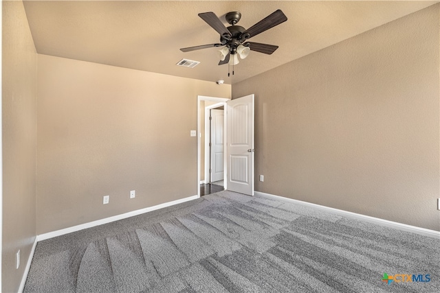 carpeted empty room featuring ceiling fan