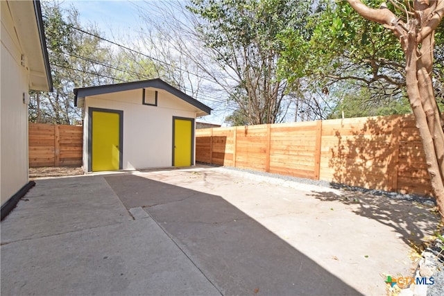 exterior space featuring an outbuilding