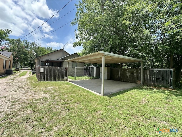 1015 N 3rd St, Temple, TX 76501 - view of yard featuring a carport