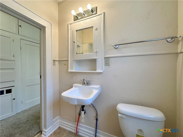 1015 N 3rd St, Temple, TX 76501 - bathroom with toilet and baseboards