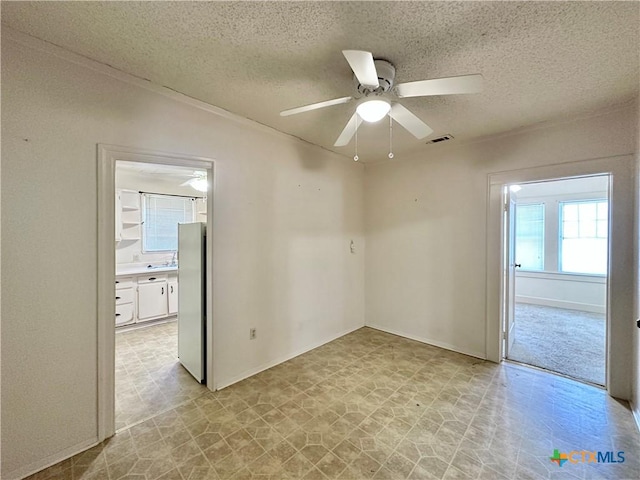 1015 N 3rd St, Temple, TX 76501 - empty room featuring a textured ceiling and a ceiling fan