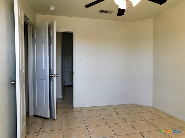 unfurnished room featuring ceiling fan and light tile patterned flooring