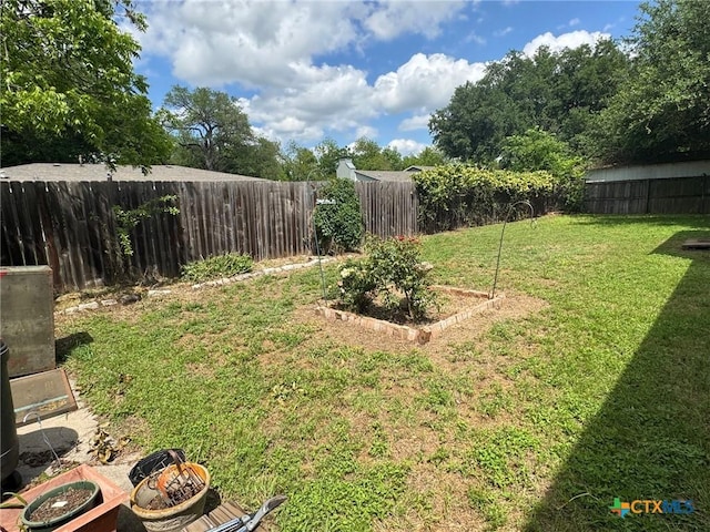 view of yard featuring a fenced backyard