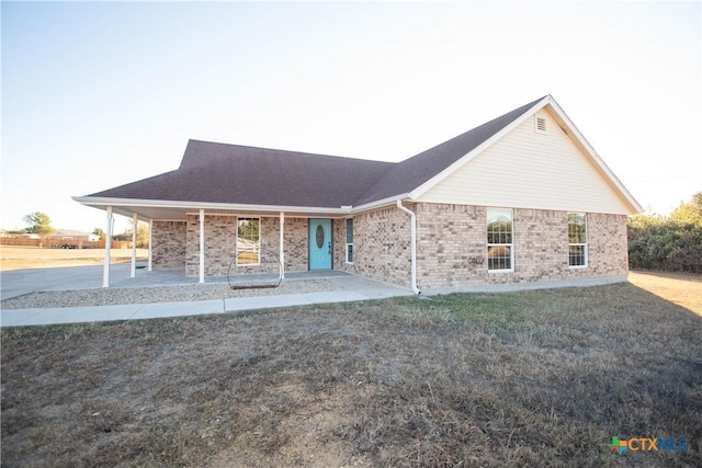 exterior space featuring a front yard