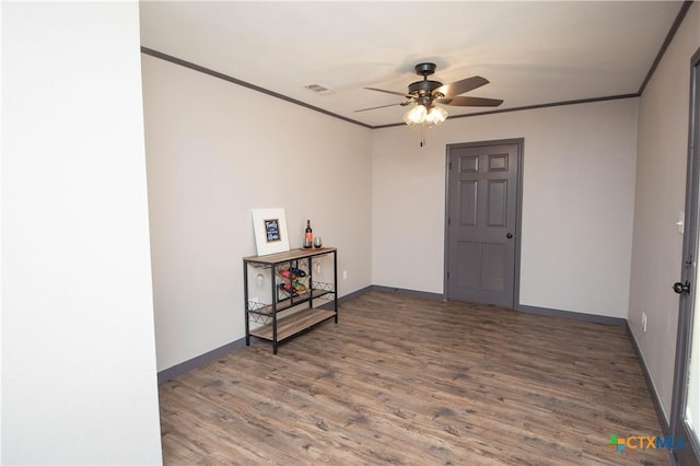 foyer featuring ceiling fan, hardwood / wood-style floors, and ornamental molding