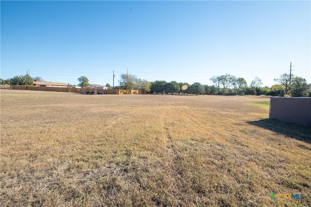 view of yard featuring a rural view