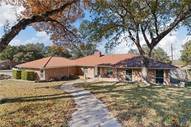 single story home featuring a front yard