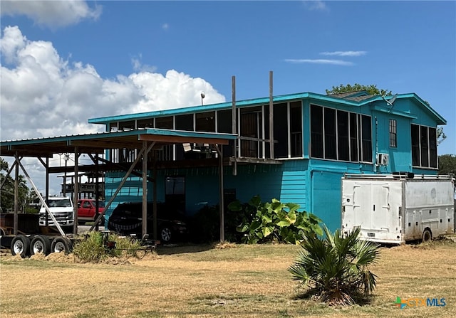 view of front of house featuring a front yard