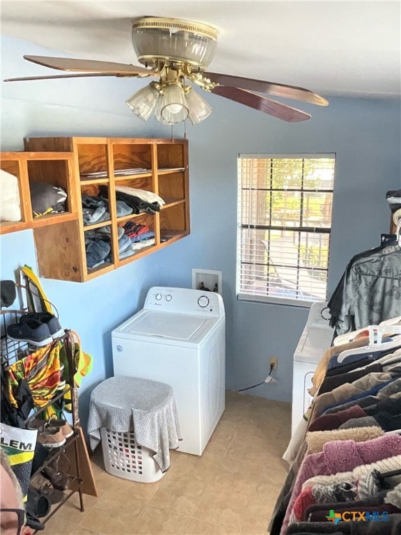 laundry area with washer / clothes dryer and ceiling fan