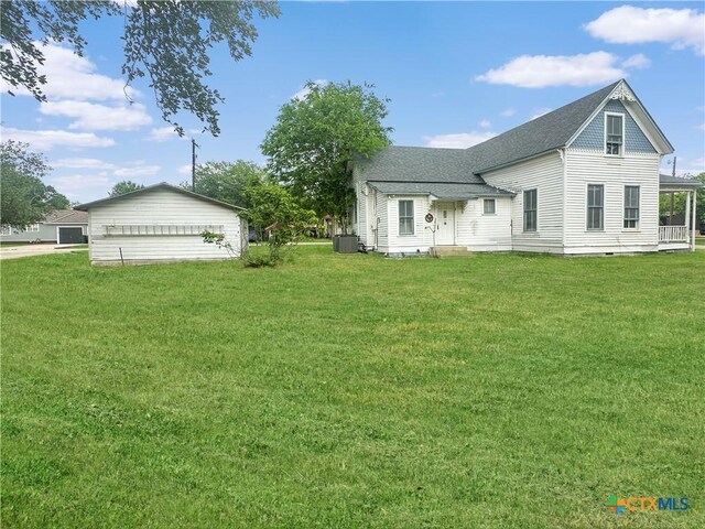307 N Pecan St, Moulton, TX 77975 - view of front of property featuring a shingled roof, central AC, and a front yard
