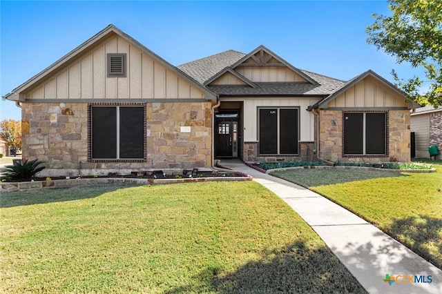 view of front of property with a front yard